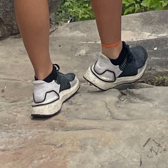 Women’s Adidas Ultra Boosts - Picture 5 of 5